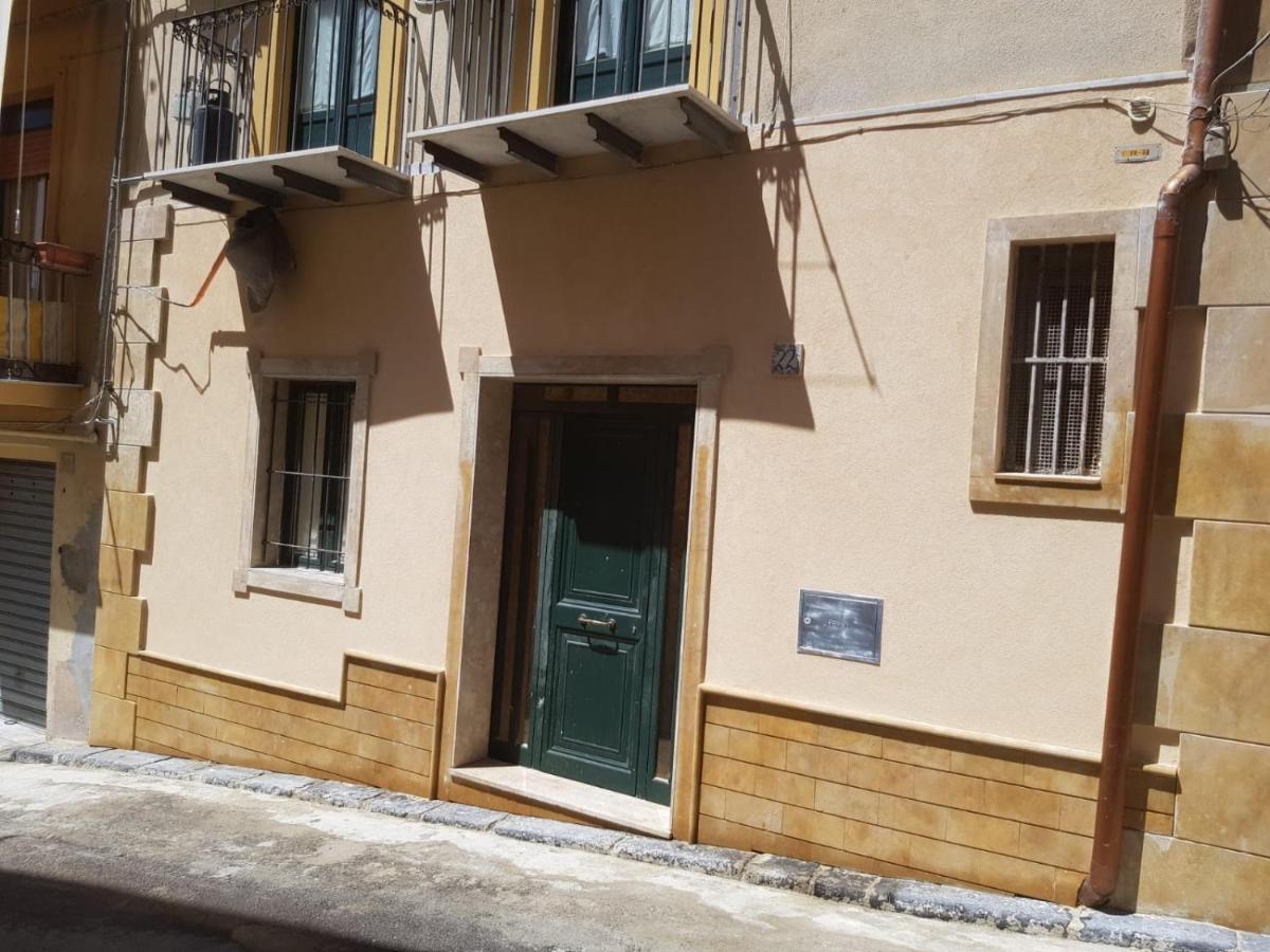 Casa Vacanze, In Centro Citta Caltanissetta Exterior foto